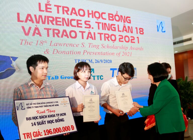 Sinh viên Trường Đại học Bách khoa TP.HCM nhận học bổng trực tiếp năm 2020