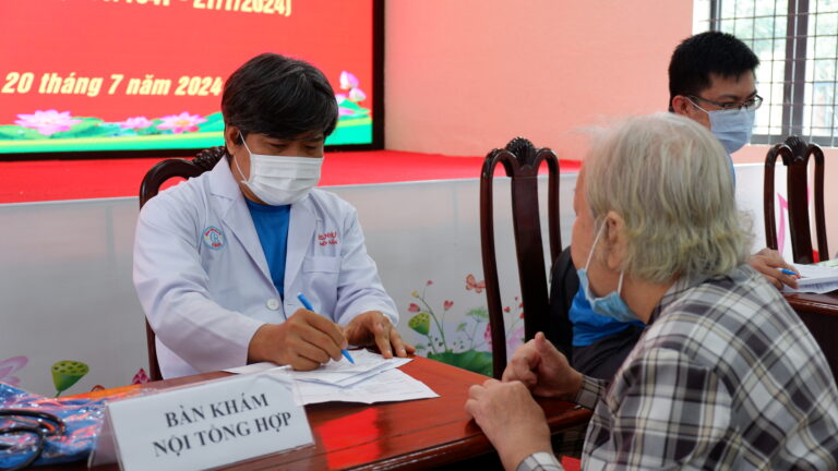 Lawrence S. Ting Foundation organizes free medical examinations and medication distribution in Binh Duong Province