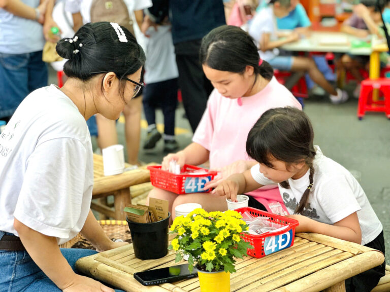 Children enjoy themselves at Phu My Hung Green Day