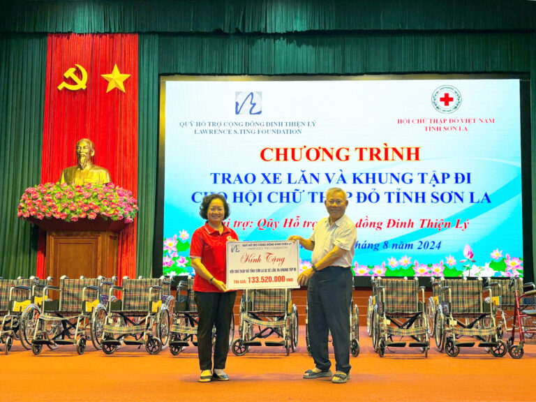 Lawrence S. Ting Foundation Donates Wheelchairs in Dien Bien and Son La Provinces